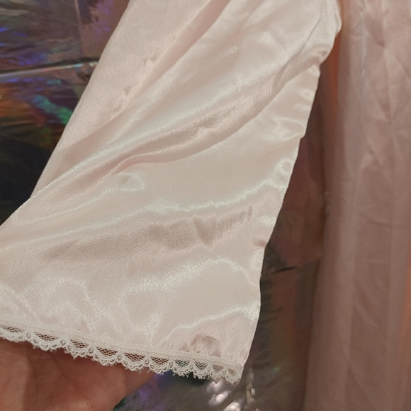 Vintage Sara Beth silky Robe with lace details - Picture 5 of 8